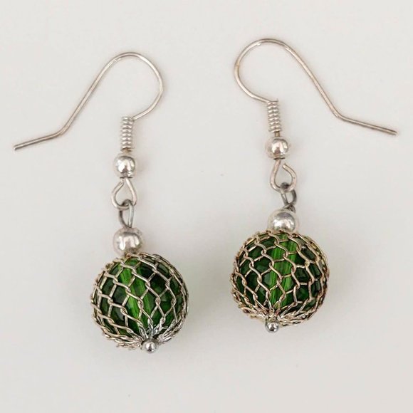 Jewelry - Gold mesh wrapped green glass drop earrings